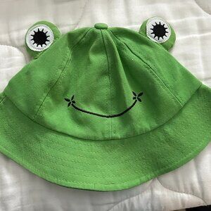 Frog bucket hat